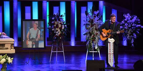 Vince Gill Teared Up Performing Troy Gentry Tribute Troy Gentry