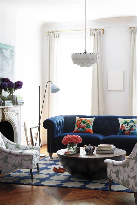 25 Stunning Living Rooms With Blue Velvet Sofas