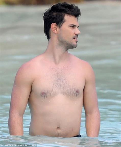 Billie Lourd And Taylor Lautner Pack On The PDA On St Barts Vacation Taylor Lautner Taylor