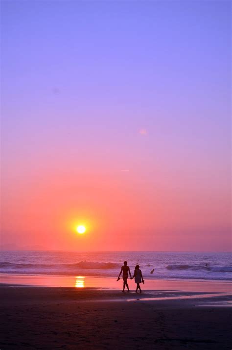 Disfrutar de impresionantes puestas de sol en las playas ...
