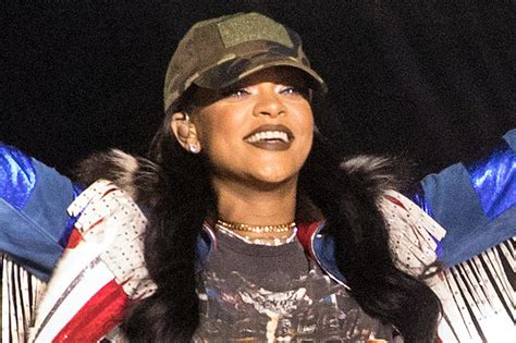 Rihanna Puts In Work At A Houston Strip Club Video