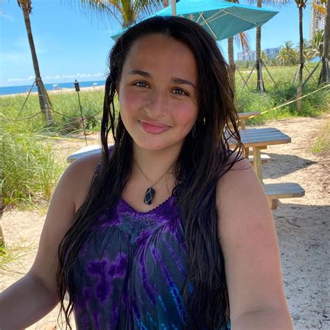 I Am Jazz S Jazz Jennings Admits She S Humiliated By Lb Weight