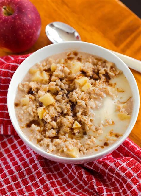Apple Cinnamon Oatmeal Tastes Like Apple Pie For Breakfast