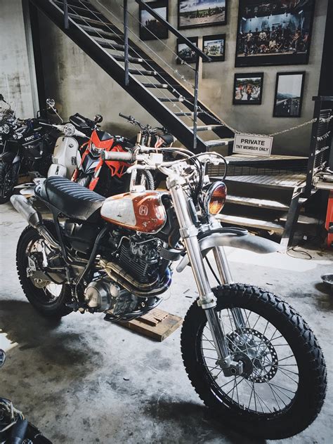 Once upon a time there was the yamaha xt500 trail bike. Yamaha XT600 Scrambler by TNT Custom - BikeBound