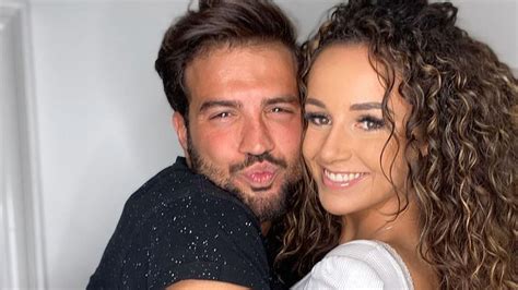 Find out which 'love island' couples are still together in 2020 from the uk and us versions and which couples have broken up. Was sagen die Kandidaten zur "Love Island"-Wiederholung ...
