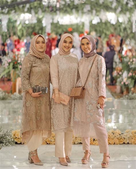 Model Dress Bridesmaid Hijab Modern Elegan