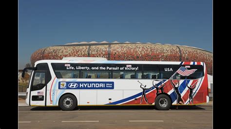 (hopp) кружку пива, живо!, бокал пива, мухой! Fußballstars reisen mit Hyundai durch Südafrika