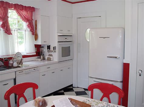 David Creates A Sunny Red And White Vintage Kitchen For His 1930 Dutch