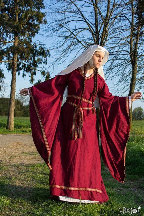 Hand Finished 12th Century Dress In Linen With Trim Reenactment
