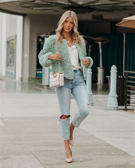 What To Wear In 60 Degree Weather The Ultimate Outfit Guide 2022