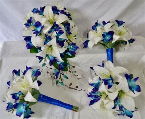 Including fake flowers in a wreath arrangement can add a pop of colour and texture to your display. buy silk wedding flowers online, wedding bouquets online ...