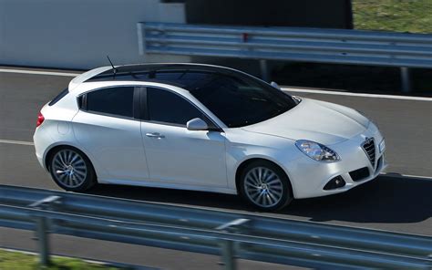 Alfa Romeo Giulietta White Wallpapers And Images Wallpapers Pictures