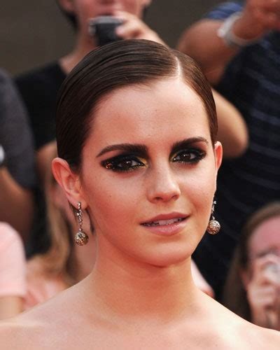 Ohhhhemma Watson Wore A Really Cool Interesting Eye Makeup Look To