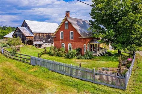 1824 Farmhouse In Tunbridge Vermont — Captivating Houses