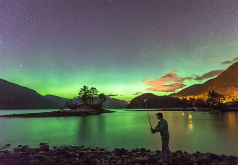 20 Photos And Videos Of Last Nights Powerful Northern Lights Over