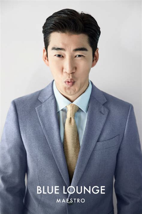 영화 속 캐릭터가 다시 돌아온 듯 임팩트 있는 모습을 담은 이번 촬영에서 그는 영화. 윤계상, 카파라치한테 딱 걸려…과거 화보 재주목