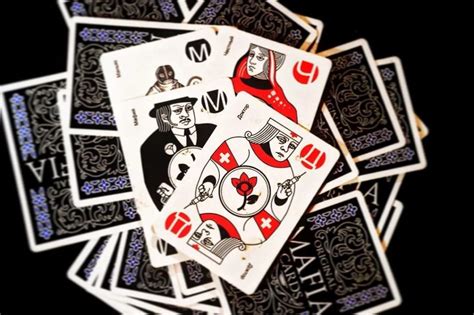 how to play mafia rules to play with and without cards