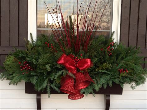 Bright, showy flowers are at their best in a box that gets at least six hours of direct sunlight between 10 a.m. 20 Easy Holiday Window Box Ideas ~ Page 16 of 22 ~ Bless ...