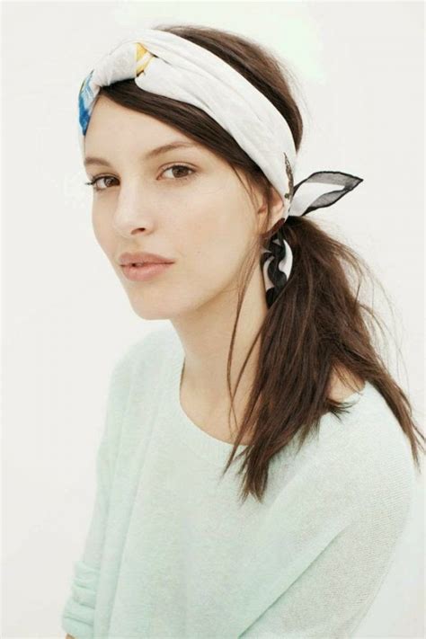 Mar 29, 2019 · the shemagh is a traditional middle eastern scarf or wrap commonly used to shield the head and face from harsh weather conditions. Bandana binden - 26 tolle Bandana Firsuren mit Anleitung ...