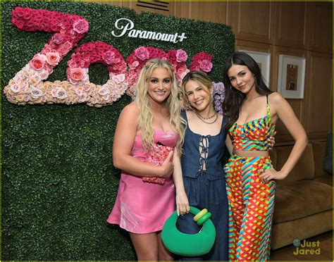 Victoria Justice Reunites With Zoey 101 Co Stars Jamie Lynn Spears