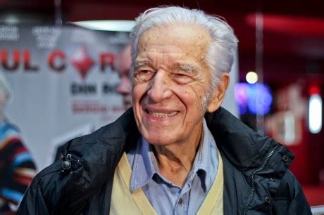 1930 v targu jiu na květnou neděli. Sergiu Nicolaescu a acordat interviu pentru FilmeTari ...