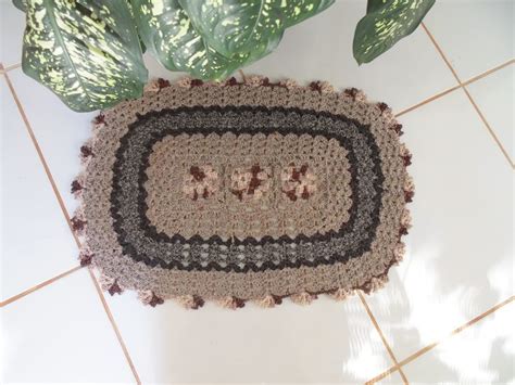 Melhores pastas de rogeria ferreira. Tapete de Crochê Oval - Marrom e bege (com imagens ...