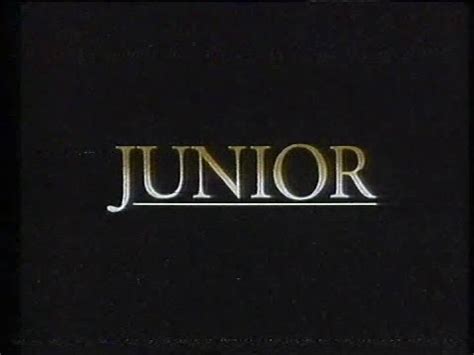 Junior (Trailer en castellano) - YouTube
