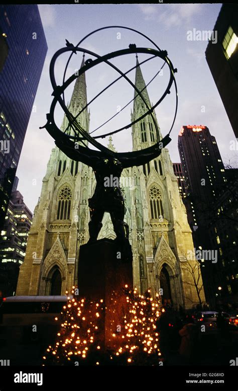 Usa New York City Rockefeller Center Statue Of Atlas Holding The