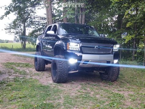 2008 Chevrolet Avalanche Fuel Stroke Rough Country Suspension Lift 75