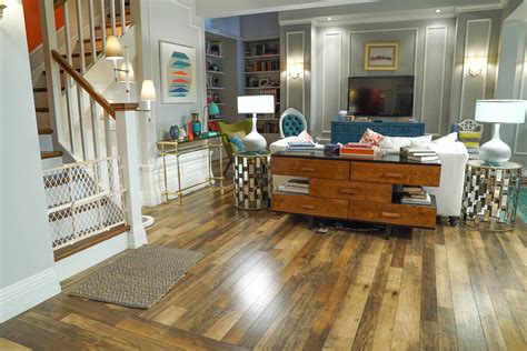 The mindy project's series finale had its leading lady searching for an investor after she realizes she can't fund the practice on her own. Mindy's Shoppable House Tour: The Chicest Apartment on TV ...
