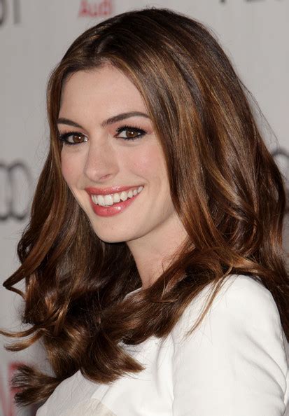 Anne Hathaway Hair Styles Anne Hathaway Natural Hair