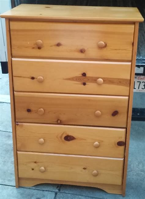 Uhuru Furniture And Collectibles Sold 5 Drawer Varnish Knotty Pine Chest