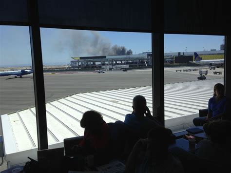 2 Die 305 Survive After Airliner Crashes Burns At San Francisco