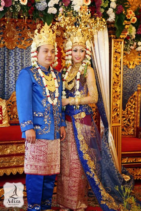 South Sumatra Couples Indonesian Wedding Traditional Outfits