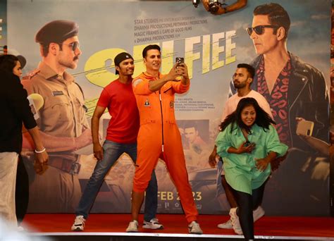 In Photos Akshay Kumar Beats Guinness World Record One Selfie At A Time