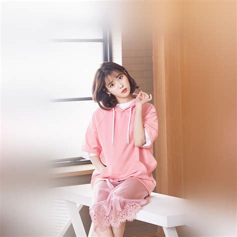 Hq31 Iu Girl Pink Kpop Singer Asian Celebrity Music Wallpaper