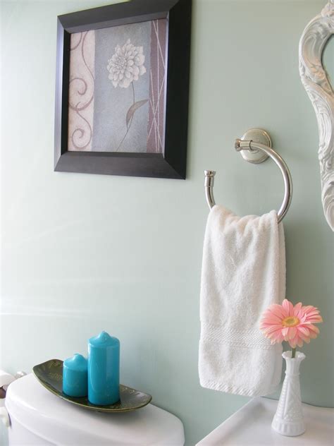 See more ideas about hang towels in bathroom, bathroom towel decor, decorative towels. {Home Staging 101} Part 4: Staging Bathrooms | The ...