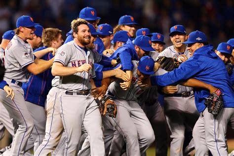 • qu ils s envoyassent les uns aux autres. Mets, Team of Big Shoulders, Sweep Cubs to Reach World Series - The New York Times