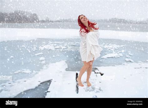Cold Water Swimming Woman Hi Res Stock Photography And Images Alamy