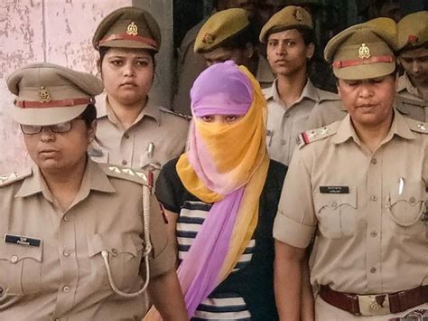 خواتین کیلیے غیرمحفوظ بھارت میں زیادتی کی شکار طالبہ ہی کو گرفتار کرلیا گیا ایکسپریس اردو