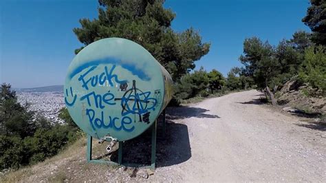Η γειτονιά κάλεσε την αστυνομία, η οποία όταν έφτασε στο σημείο ήρθε αντιμέτωπη με το τραγικό συμβαν. Υμηττος μεσαια διαδρομη και πισω Γλυκα Νερα MTB GoPro Hero 5 Black 🚲⛰️🗺️🚵‍♂️😎 - YouTube