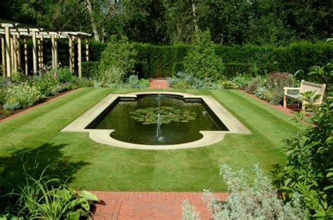 20 Majestic Formal Gardens That Will Leave You Speechless