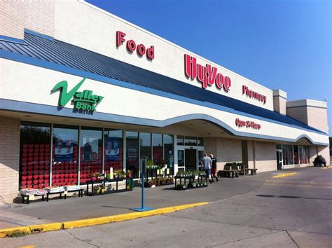 Nearest store find a walgreens near you. Hy-Vee Food Store - Grocery - 901 S 4th St, Clinton, IA ...