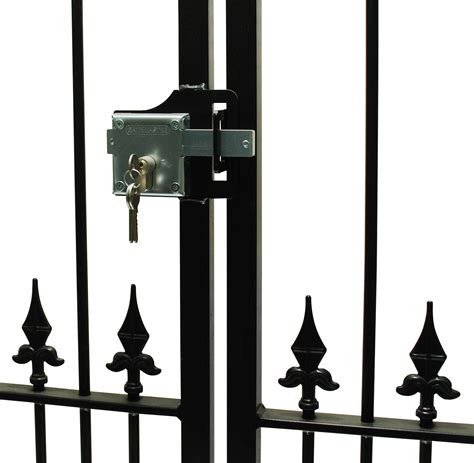 The Best Locks To Secure A Wooden Gate With Signet Locks