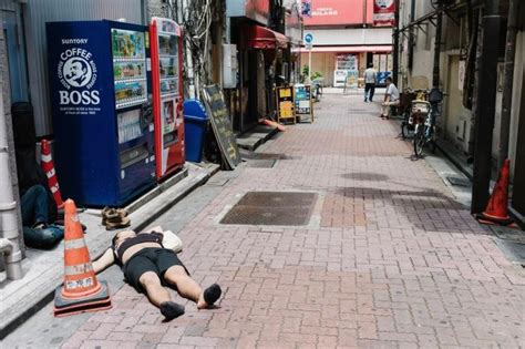 Drunk People In Japan 10 Pics