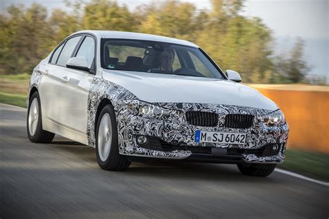 Forbrenningsmotoren og den elektriske motoren driver bakhjulene på bilen. BMW 3er Plug-in-Hybrid Prototyp: Dreier an der Dose - Magazin