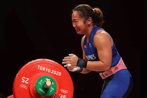 weightlifter hidilyn diaz wins first olympic gold for