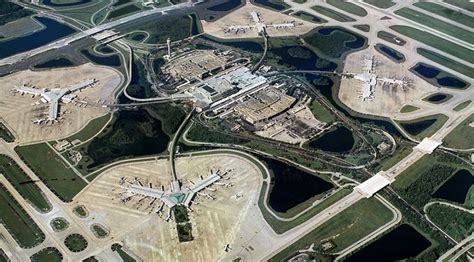 Worlds Top 10 Biggest Airports Ck