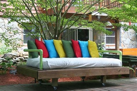 Diy Tutorial How To Build A Pallet Daybed 101 Pallets