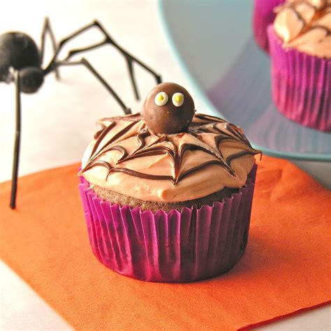Aprende a cocinar con barbie embarazada. Spider Cupcakes from EasyBaked.net #halloween #cupcakes ...